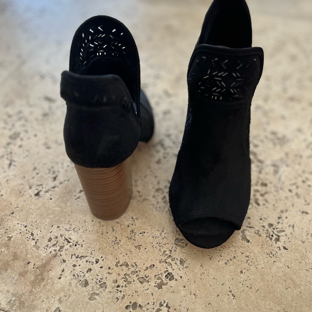 Black boots size 8 Fergalicious